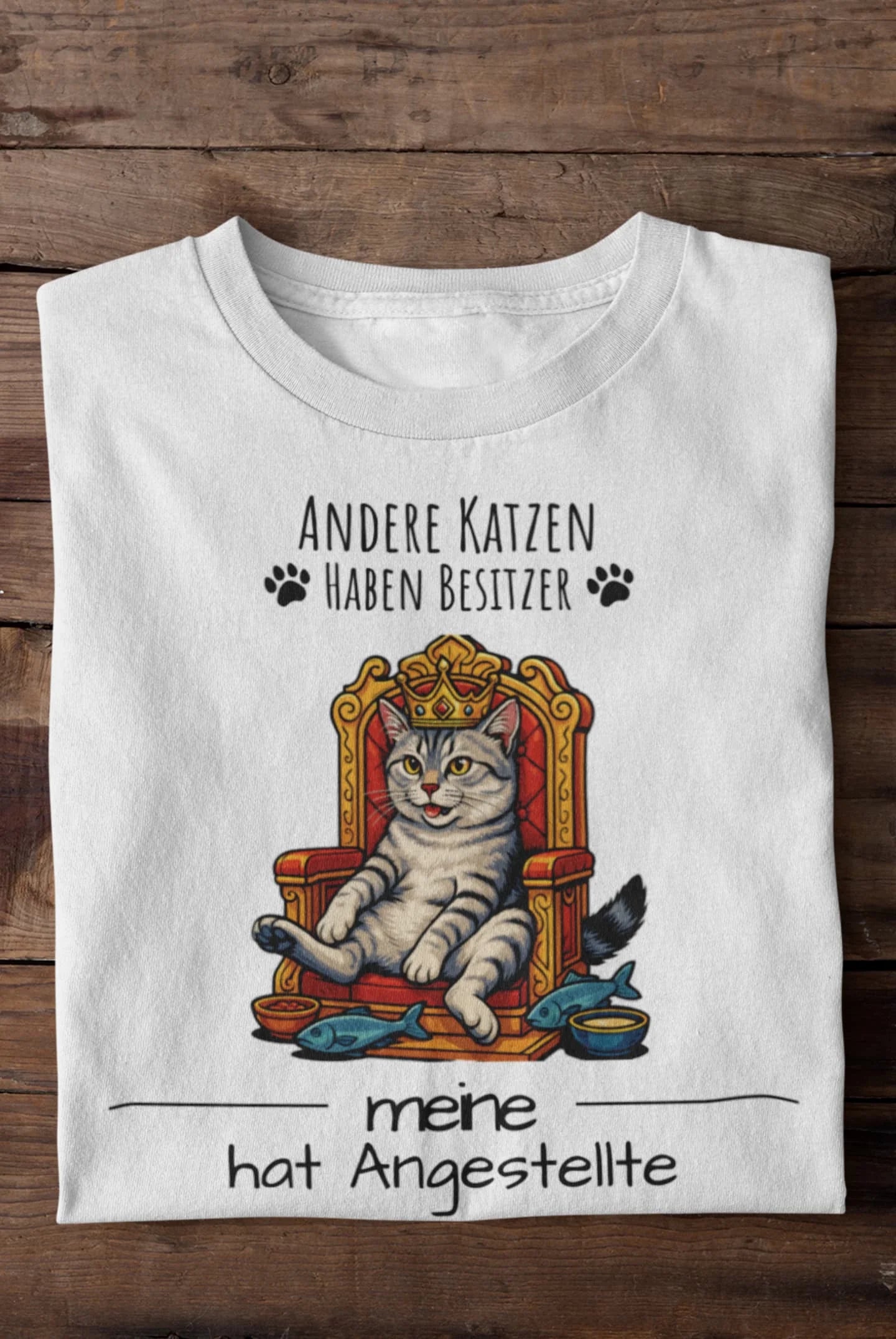 Katze auf Thron T-Shirt  - Eigenes Bild + Name