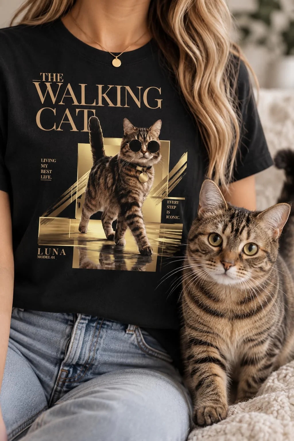 Walking Cat T-Shirt - Eigenes Foto + Name